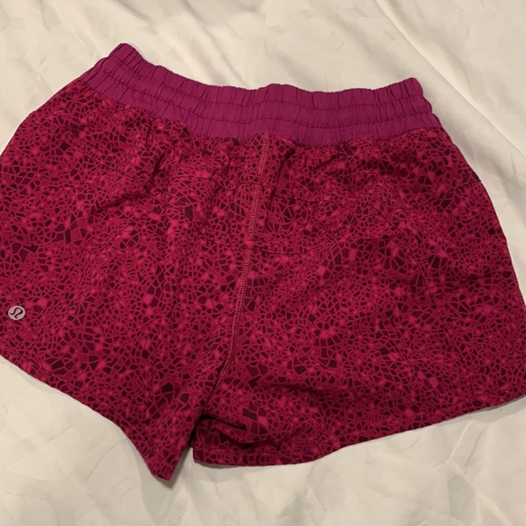 Lululemon tracked short pink size 8 - Picture 3 of 6